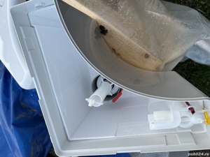 Bazin apa pe colt Sanit - imagine 2