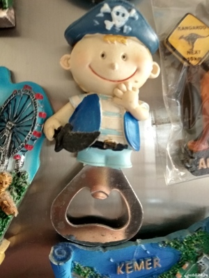 Magnet de frigider. Băiețel-pirat