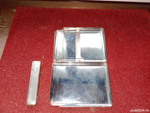 Tabachera port-tigaret anii '90 cu bricheta detasabila si reincarcabila