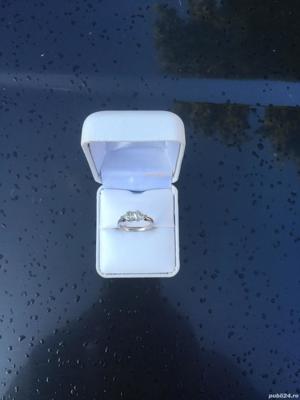 -inel superb din aur alb cu trei diamante!-