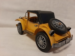 Masina din metal decorativa de epoca 