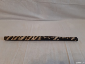 Fluier din lemn gravat negru