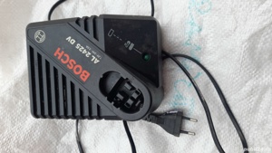 Încărcător pentru unelte