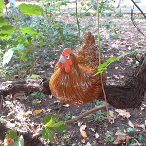 bibelou portelan ceramica gaina pitica closca, decor gradina pom, gard, etc