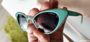 Ochelari soare dama Vogue Millie Bobby Green/Beige CHOOSE HAPPY VO5317S Luxottica verde - imagine 10