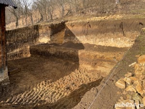 Executam săpături cu miniexcavator