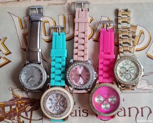 5 ceasuri fashion cu bezel ornat cu cristale, stare buna, funcționale