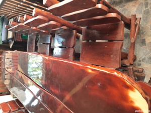 vand masa si scaune lemn masiv