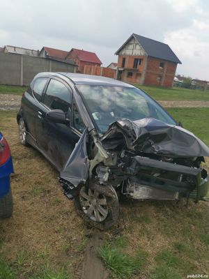 Vind piese din dezmembrare Mitsubishi Colt 1.1 benzina 2013 109000 km avariata avariat frontal - imagine 8