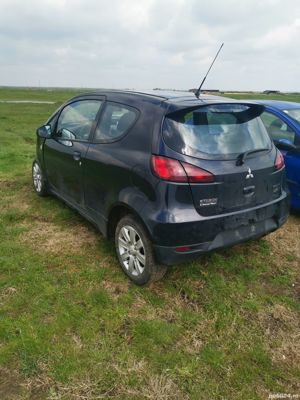 Vind piese din dezmembrare Mitsubishi Colt 1.1 benzina 2013 109000 km avariata avariat frontal - imagine 2