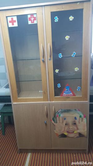 Vand dulap de medicamente si canapea de consulatie