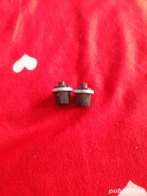 Vînd Schimb Doua Butoane Pentru Radio Gloria