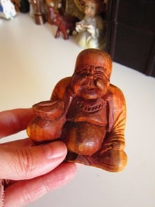 sculptura Happy Buddha miniatura feng shui fericire lemn Suar cadou rar