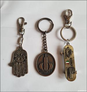 3 brelocuri vechi