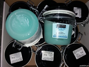 Scrub de corp cu sare de mare 300g. Particulele fine obținute din sare de mare curăță delicat și pro