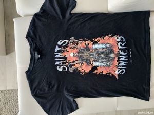 vând tricou cu logo,produs de calitate, produs nou .  - imagine 3