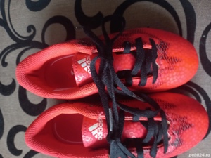 Vând adidasi copii cu crampoane 