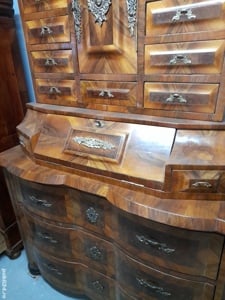 Vind tabernac antic lemn masiv cu furnir de nuc