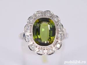 Inel cu diamant din aur alb cu o Turmalină în mijloc