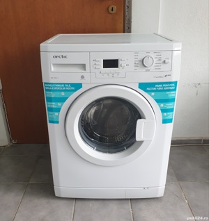 Masina de spălat rufe Arctic. Model nou. Impecabila.