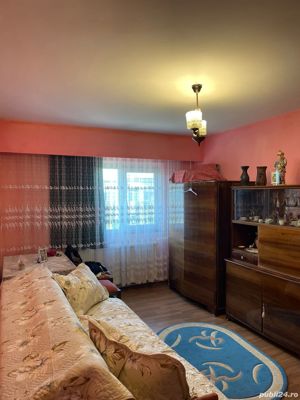 vand apartament 2 camere decomandat Botosani - imagine 2