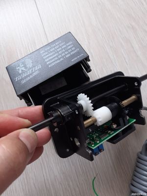 inteligenta artificiala om robot encoder cnc strung trumeter inventii roboti miscare brat maini ax - imagine 1