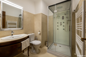 Angajam Camerista - Hotel Carolina - imagine 7