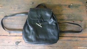 Vând ghiozdan negru de piele