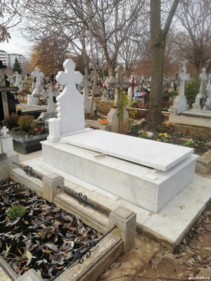 Executam cripte. Borduri. Cruci - imagine 4