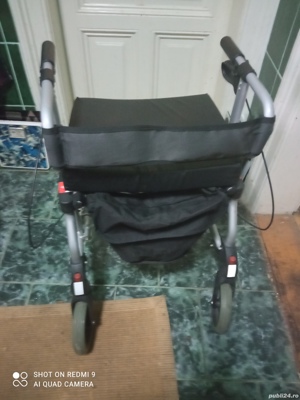 vând cărucior, rolator ajutător mers,scaun special pentru persoane cu invaliditate  - imagine 3