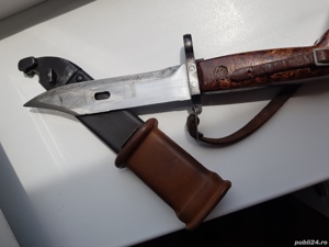 Baioneta militara cu teaca