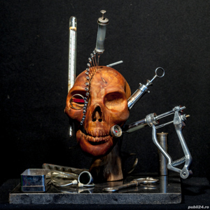 Artă, statui, craniu - 97. În capul lui Tristan Tzara am găsit: NIMIC - 40/ 50/ 40 cm (c146)