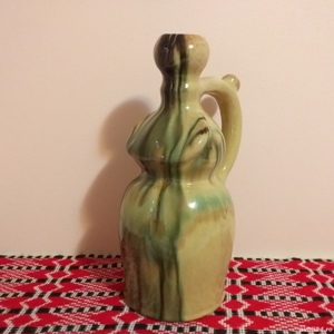 vechi ulcior lut veche ulcica vas ceramic traditional rustic decorativ neolitic antropomorf