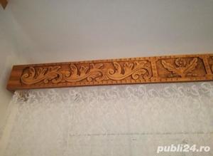 Vând garniș din lemn sculptat.
