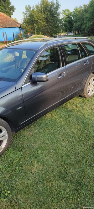 Mercedes C220 de vânzare . mașina se află in stare bună de funcționare. Eu sunt primul proprietar. M - imagine 8 Mercedes C220 de vânzare . mașina se află in stare bună de funcționare. Eu sunt primul proprietar. M - imagine 8