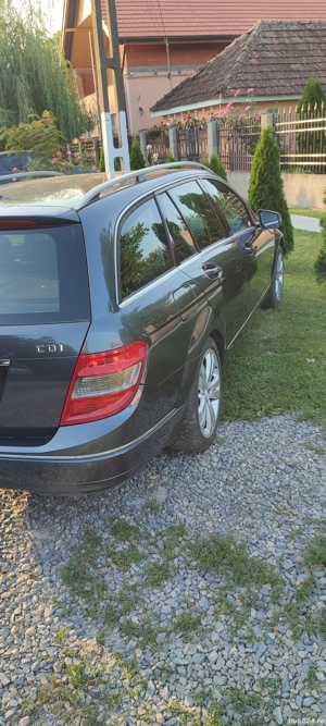 Mercedes C220 de vânzare . mașina se află in stare bună de funcționare. Eu sunt primul proprietar. M - imagine 7 Mercedes C220 de vânzare . mașina se află in stare bună de funcționare. Eu sunt primul proprietar. M - imagine 7