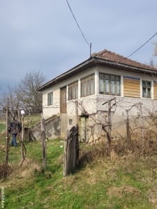 Vând casa la țară 