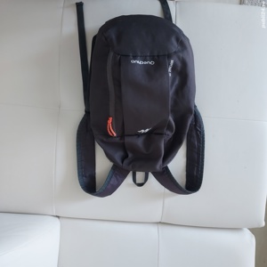 vand rucsac dimensiuni medii,folosit dar in stare buna. - imagine 3