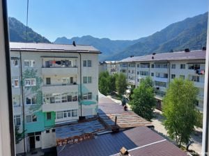 închiriez apartament 3 camere la Brezoi regim hotelier