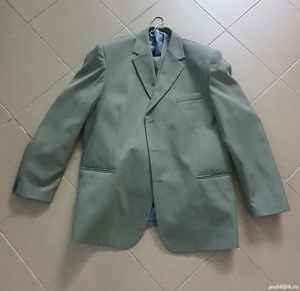 Costum Romanesc Codrin cu stofa de calitate superioara nu chinezarii are marime 56 .