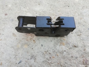 broasca capota vw golf 5