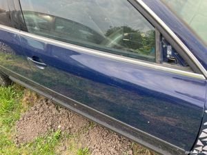 Vand usa dreapta fata Vw passat b5 an 2004+orice piesa