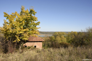 Teren + casa de vanzare la 5km de autostrada