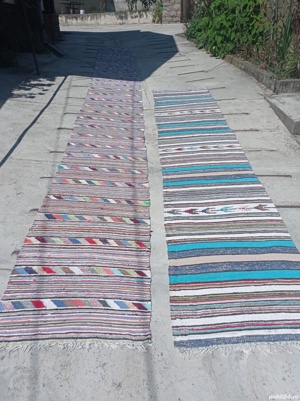 Preșuri tesute în război, lucrate manual.