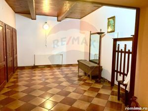 Pensiune cu 13 camere de vânzare in Bulz - imagine 16