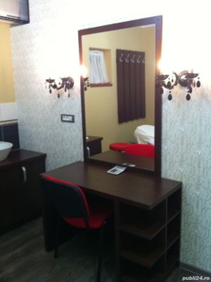 Inchiriez 2 posturi de lucru COAFOR, un post de lucru COSMETICA si un post de lucru MANI- PEDI. - imagine 4