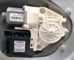 Dezmembrez Vw Golf 5 - imagine 6