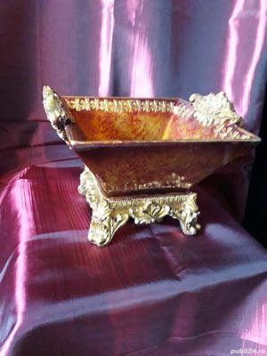 Vând diverse obiecte decorative, sfetnic înalt cu 5 brate, vase și vaze flori , platouri, suporți pt