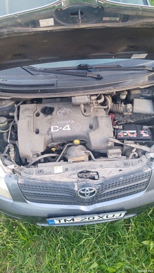 Dezmembrez Toyota Corolla Verso, 2.0 diesel 66 kw(90 cp) an 2002 - imagine 6