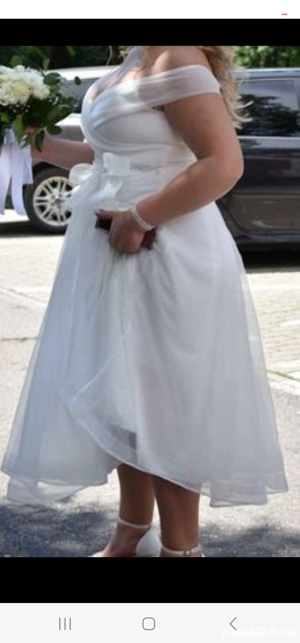 vand rochie  400 ron 